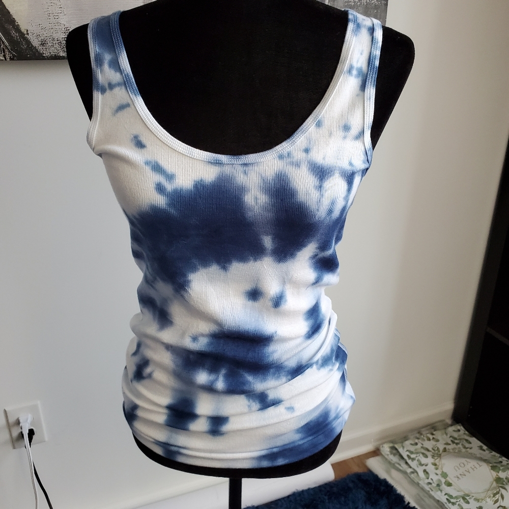 ❤ 3 for $25 NWOT Navy blue and white Tank top